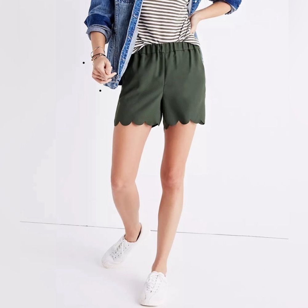 Madewell Olive Green Scallop-Hem Lightweight Pull-On Shorts Size Small 4” Inseam